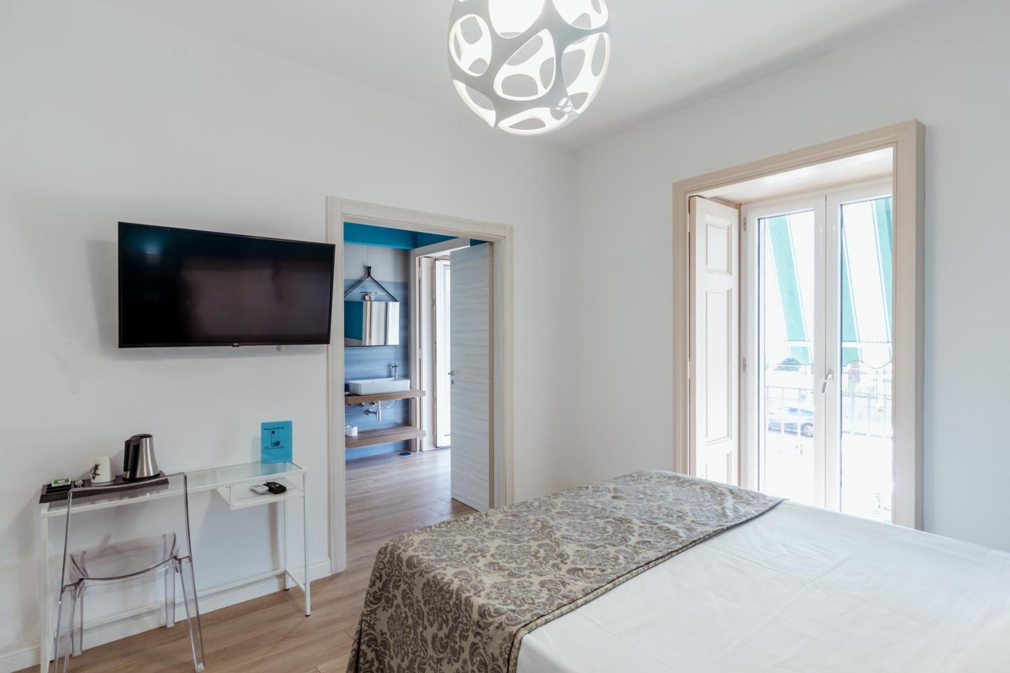 Suite Riviera 84 Наполи Екстериор снимка