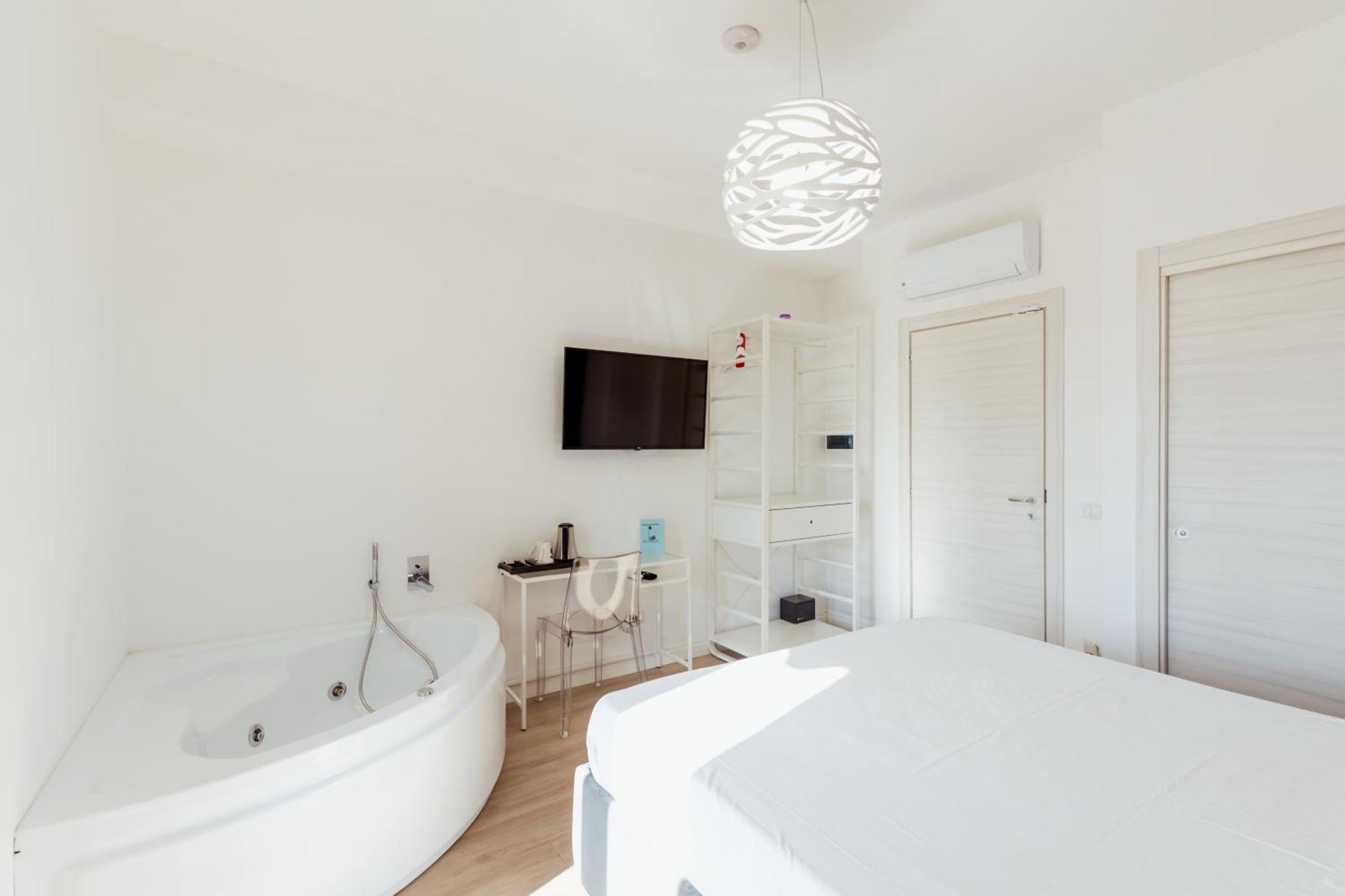Suite Riviera 84 Наполи Екстериор снимка