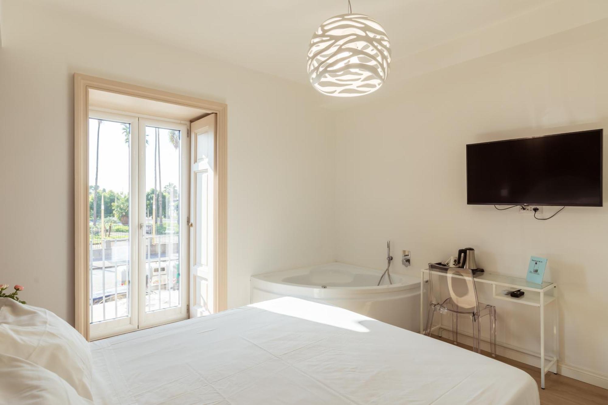 Suite Riviera 84 Наполи Екстериор снимка